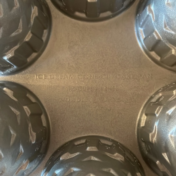 Nordicware Ice Cream Cone Cupcake Pan - Picture 6 of 6